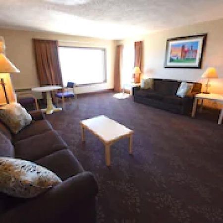 Bridge Vista Beach Hotel And Convention Center Mackinaw City Exterior foto