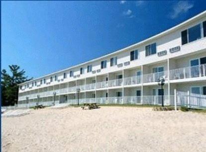 Bridge Vista Beach Hotel And Convention Center Mackinaw City Exterior foto