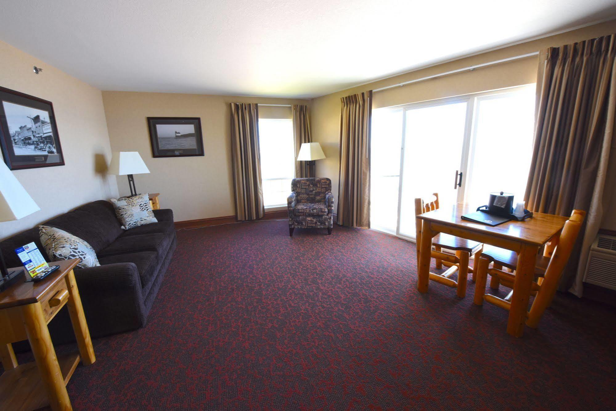 Bridge Vista Beach Hotel And Convention Center Mackinaw City Exterior foto