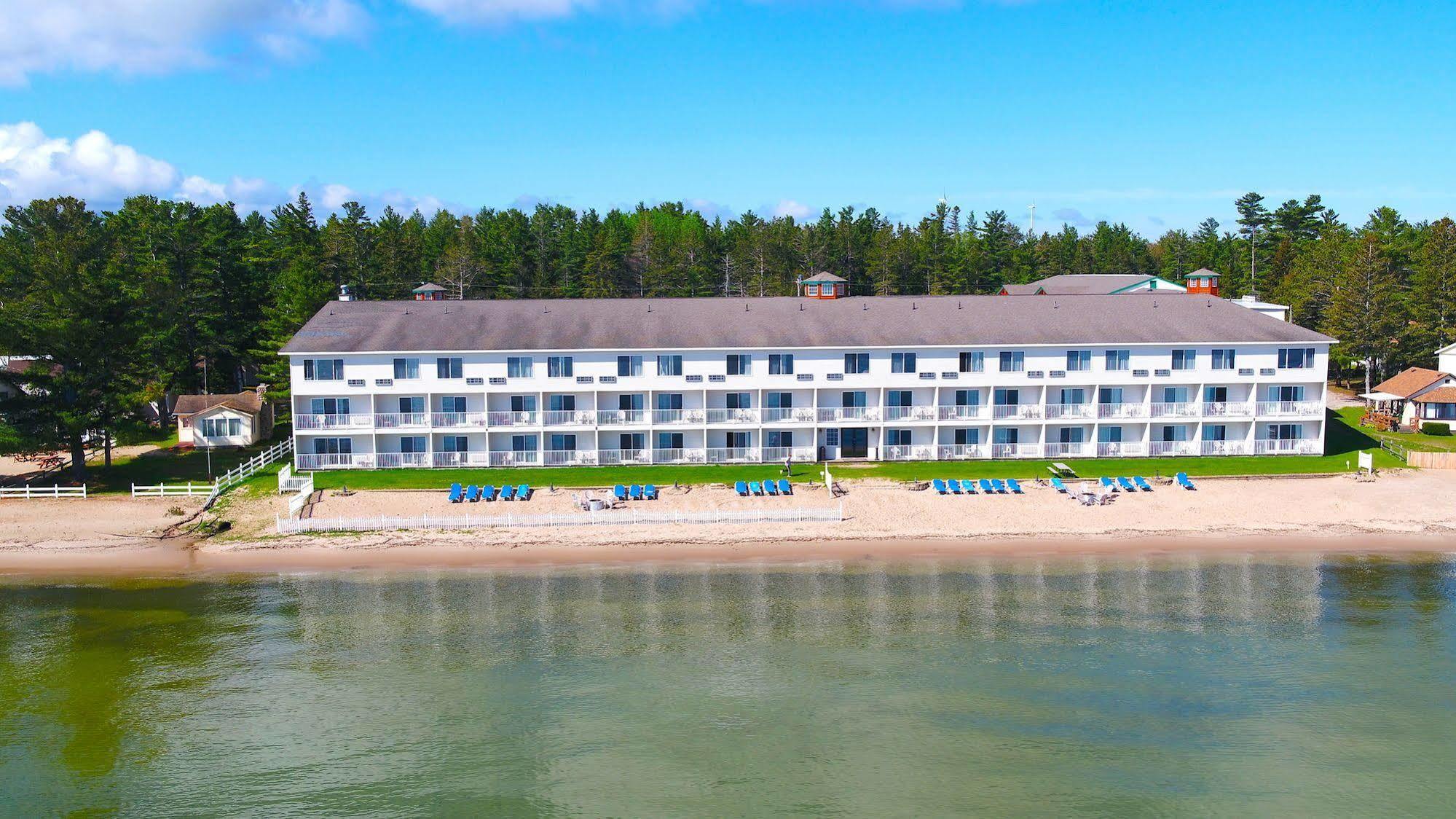 Bridge Vista Beach Hotel And Convention Center Mackinaw City Exterior foto